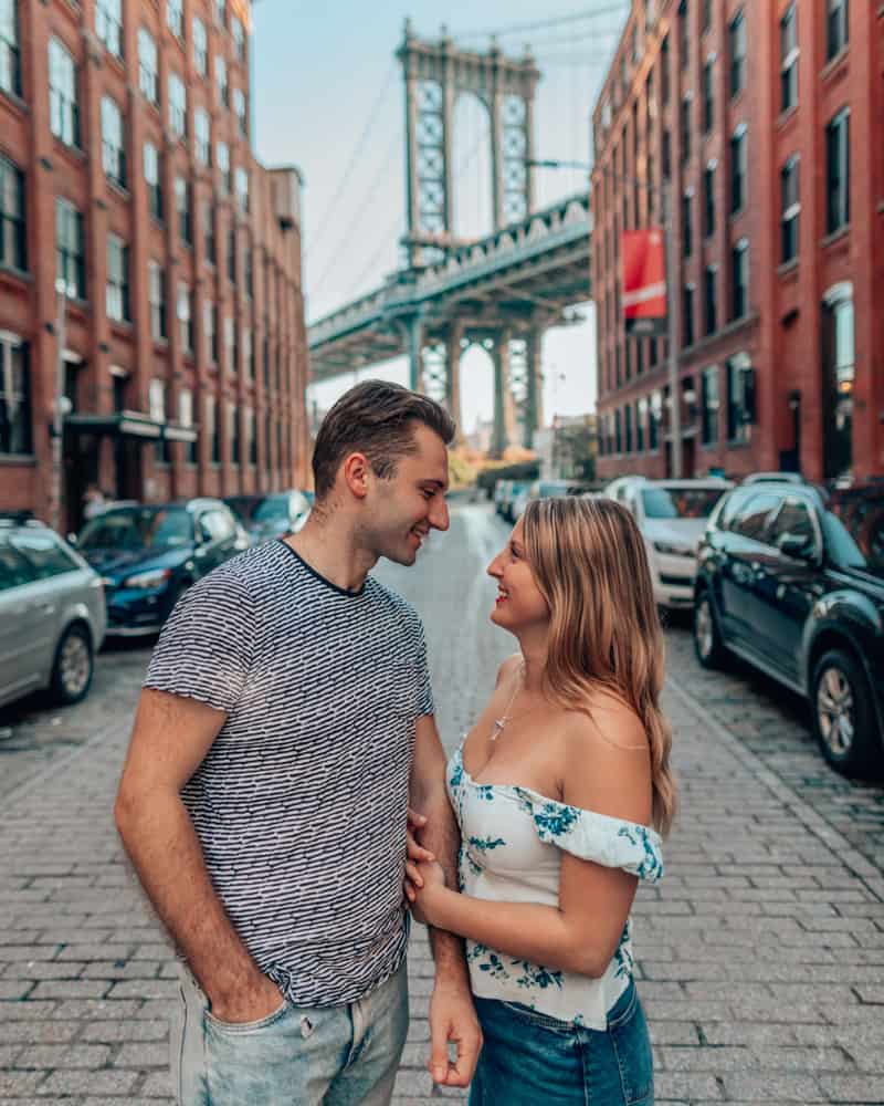 couple standing in front of Manhattan bridge
